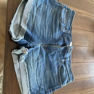 JCrew Denim short in Merrill wash
Item E7594 size 30